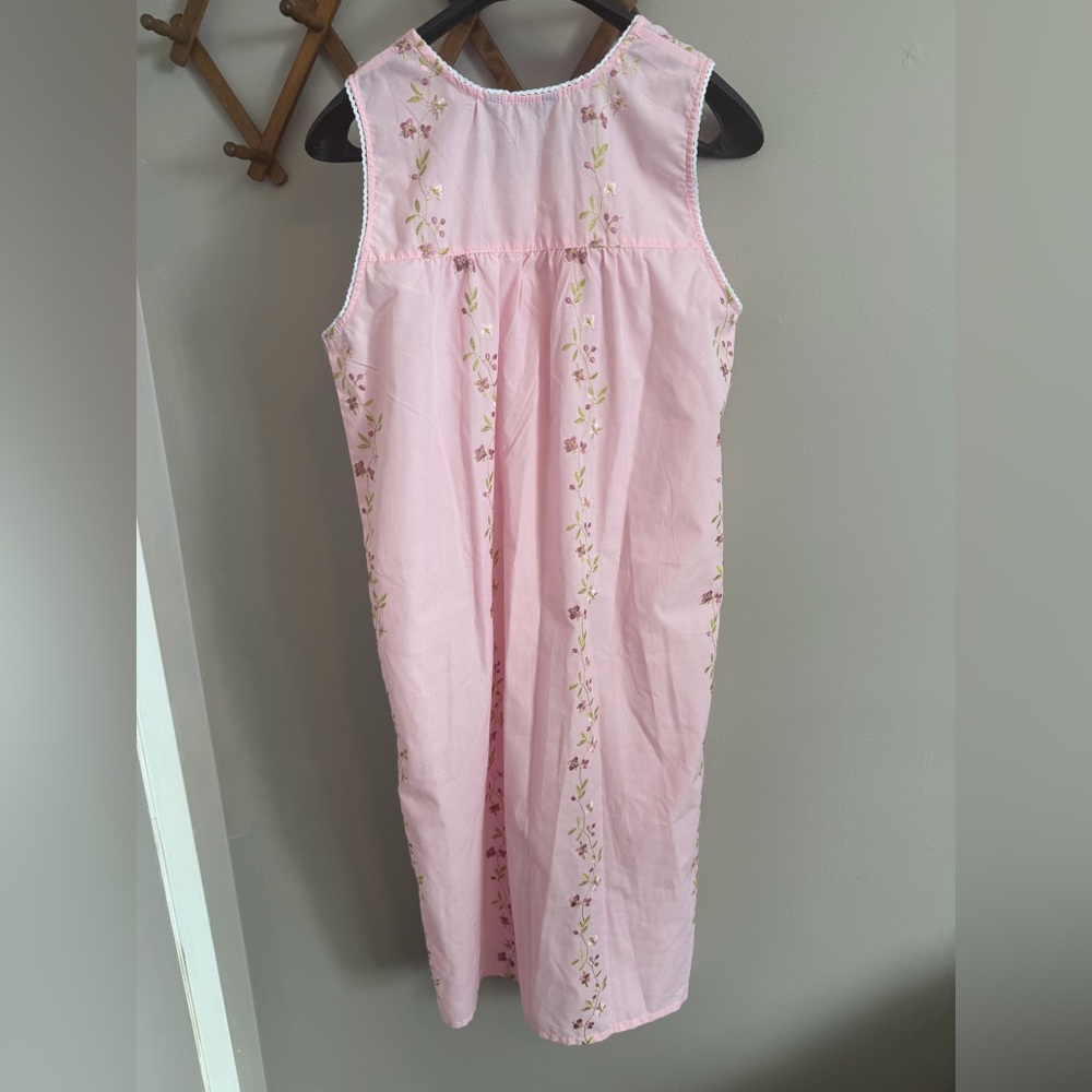 Dreamcrest Floral Embroidered Sleeveless Nightgown Pink S NWOT - Picture 6 of 7